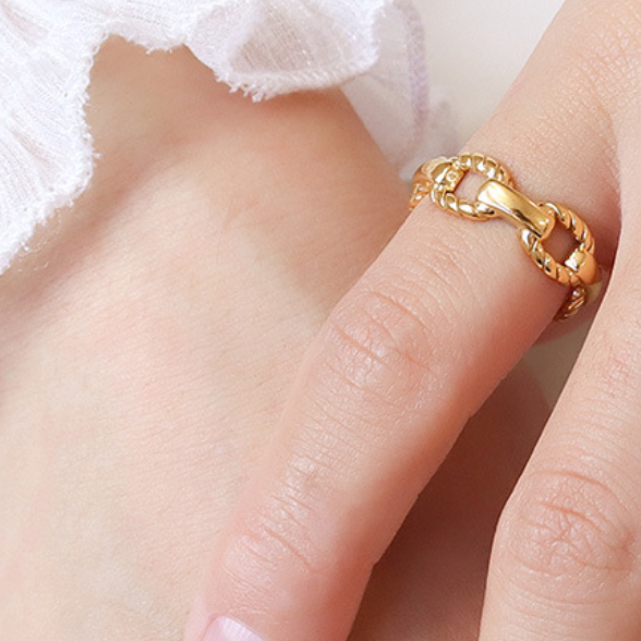 Gold Link Ring