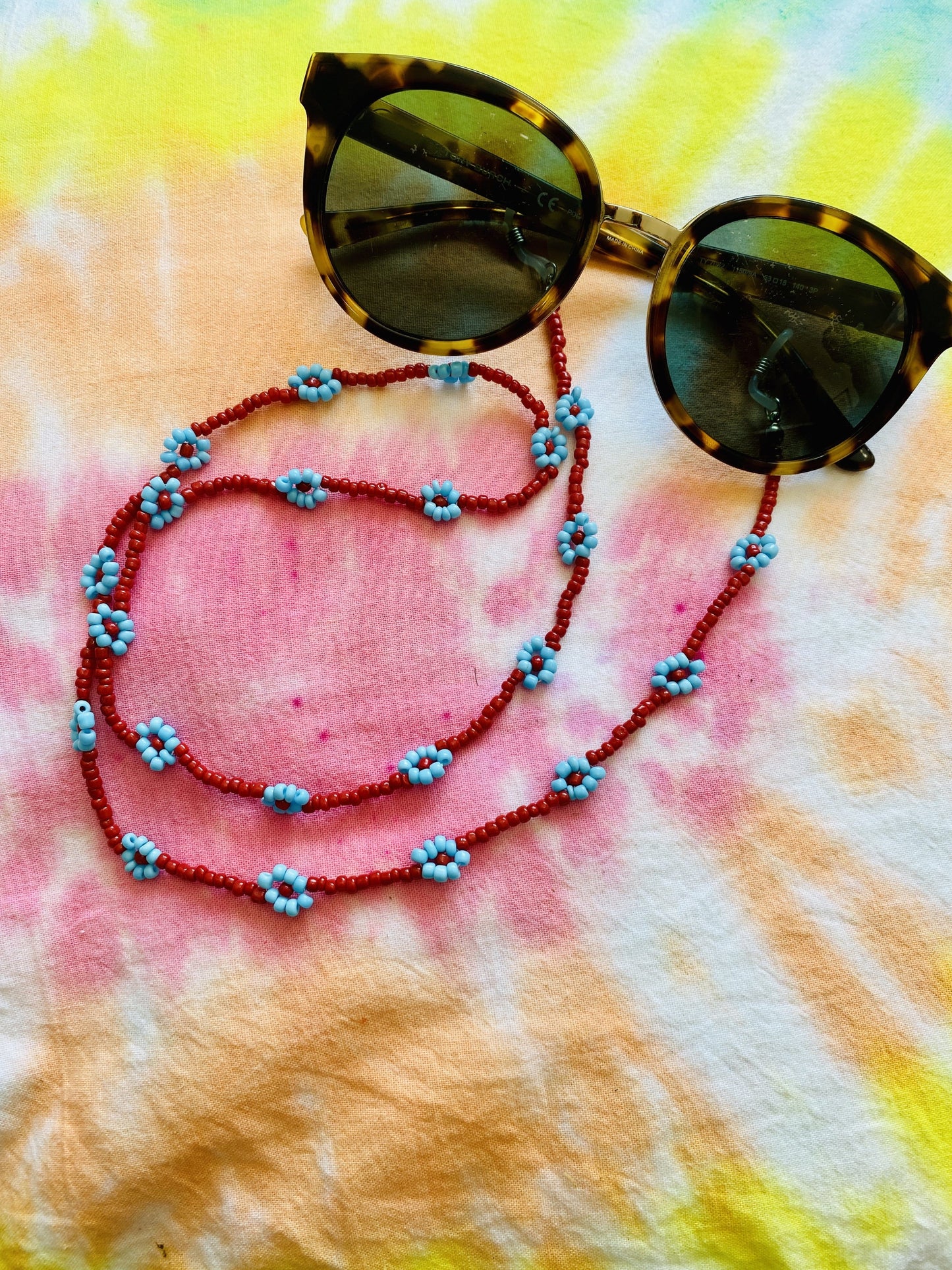 2in1: sunnies+mask chains red and blue daisy chain - mask + sunnies